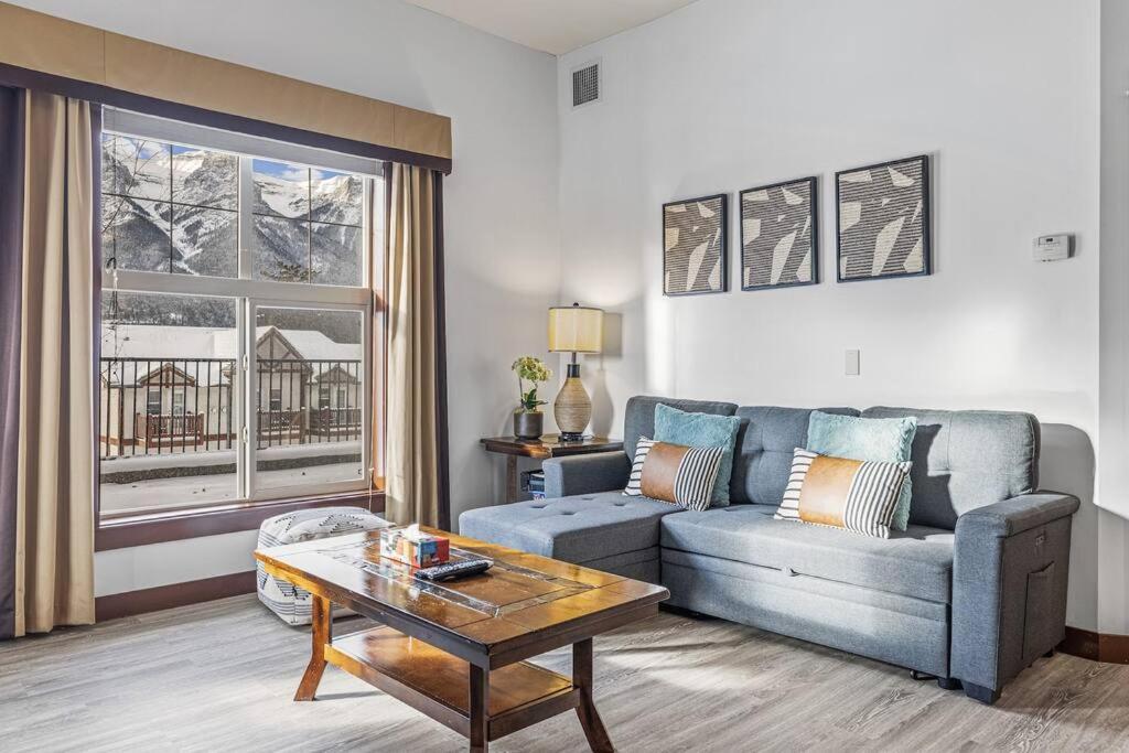 Apartment S105 Stay- Hot Tub, Stream Rm, Gym, Parking Mtn Retreat