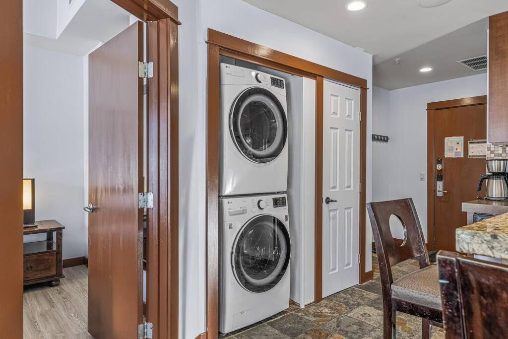 S105 Stay- Hot Tub, Stream Rm, Gym, Parking Mtn Retreat