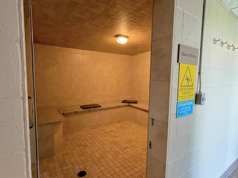 S105 Stay- Hot Tub, Stream Rm, Gym, Parking Mtn Retreat *