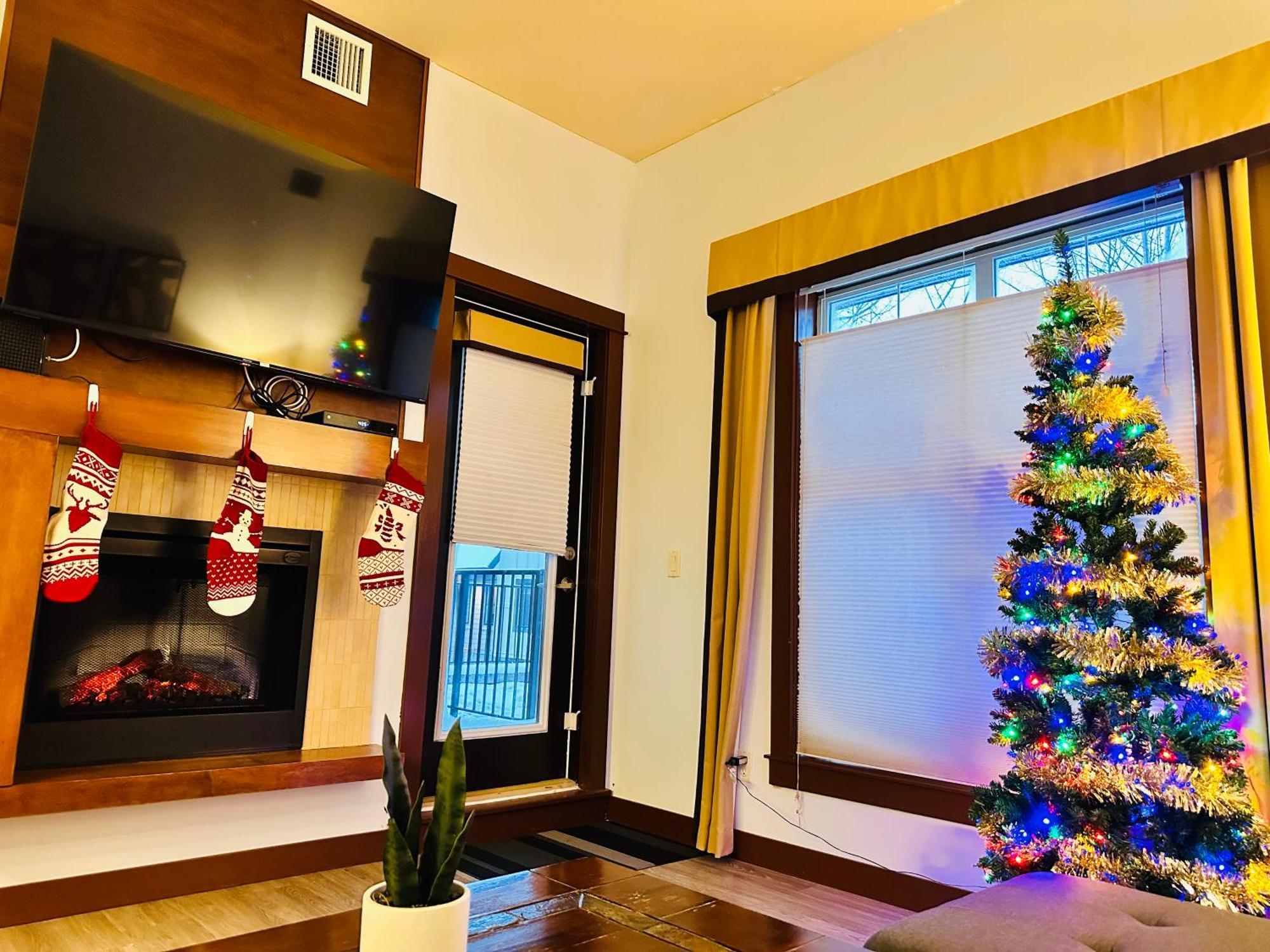 Apartment S105 Stay- Hot Tub, Stream Rm, Gym, Parking Mtn Retreat *